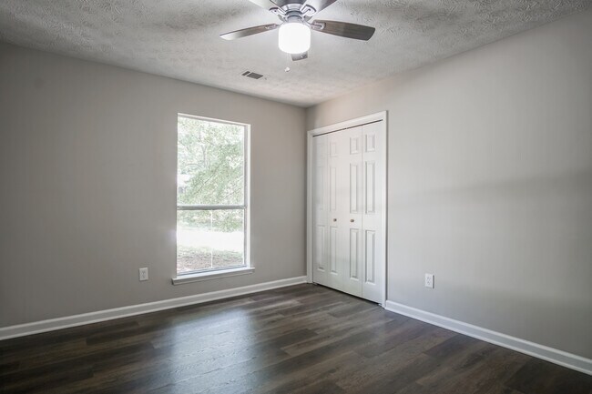 Building Photo - 3137 Glen Hollow Dr