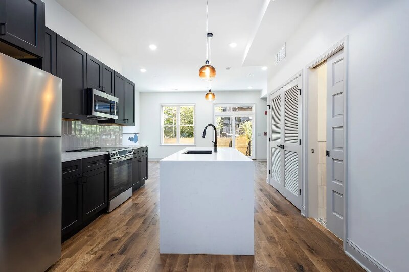 Primary Photo - 2229 N 33rd St