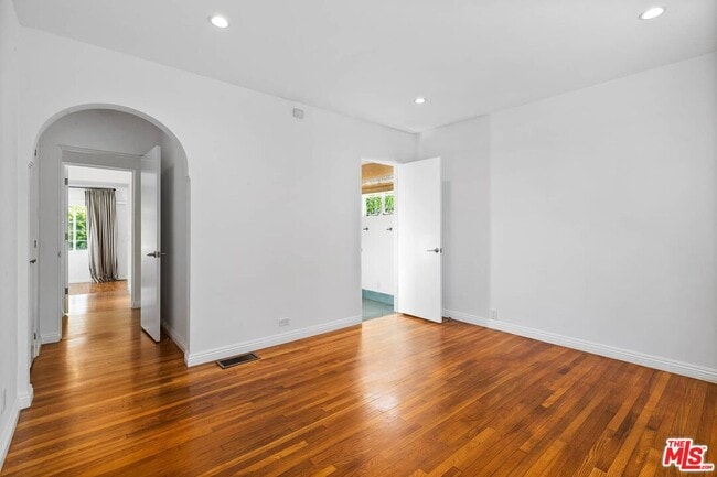 Building Photo - 486 Denslow Ave