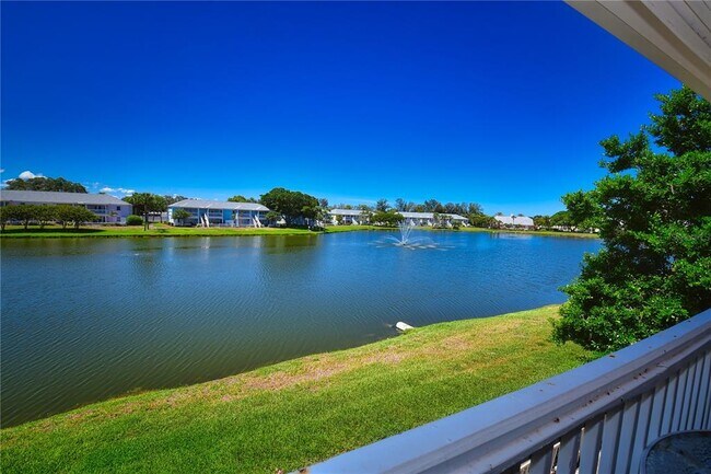 Building Photo - 204 Pompano Dr SE
