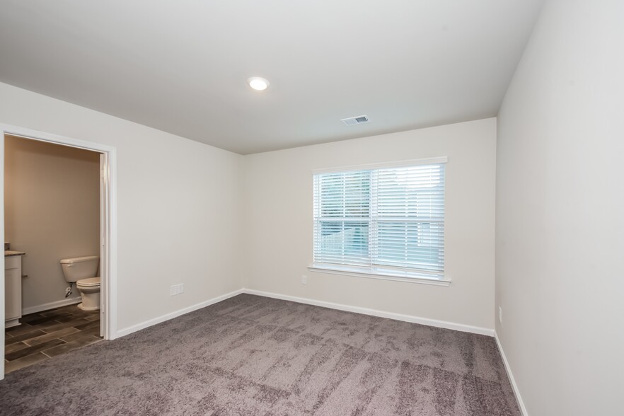 Building Photo - 605 Green Wigeon Rd