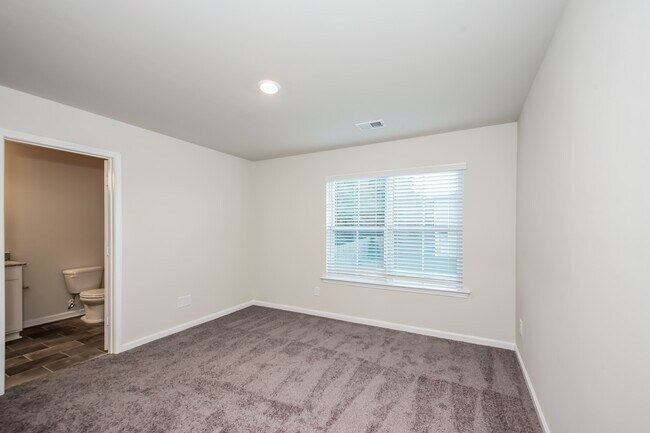 Building Photo - 250 Duck Grv Wy