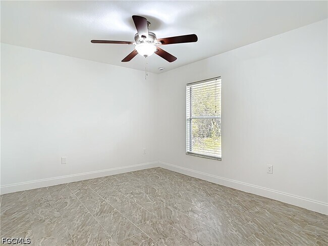 Building Photo - 18522 Robinson Ave