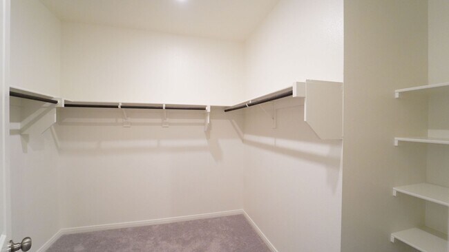 Building Photo - FOR LEASE!  4 Bedrooms - 2 Baths - 2 Car Garage.
