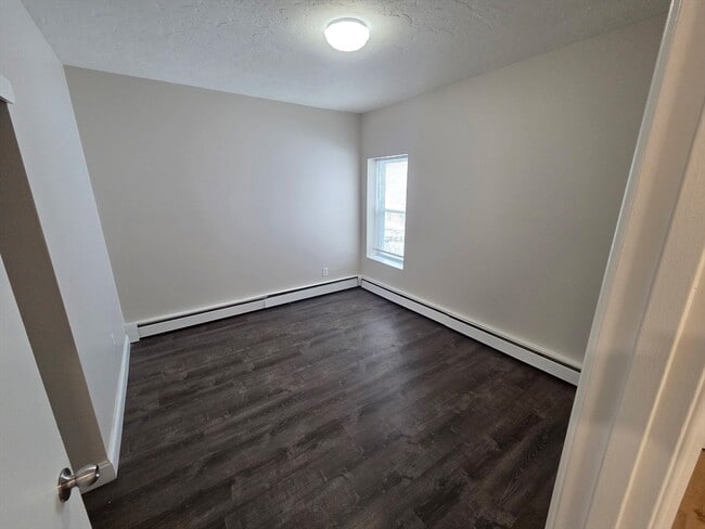 Building Photo - 25 Ekman St