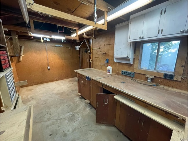 Building Photo - 720 Oakwood Ave