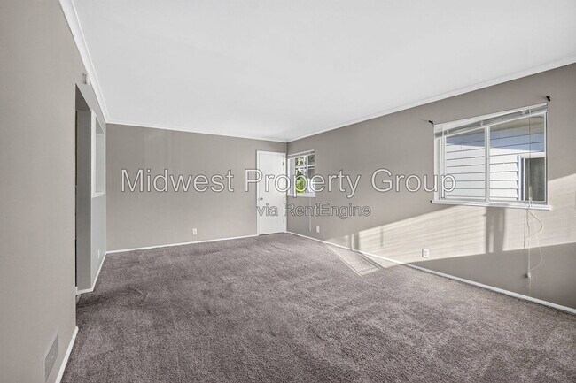 Building Photo - 727 Shepley Dr