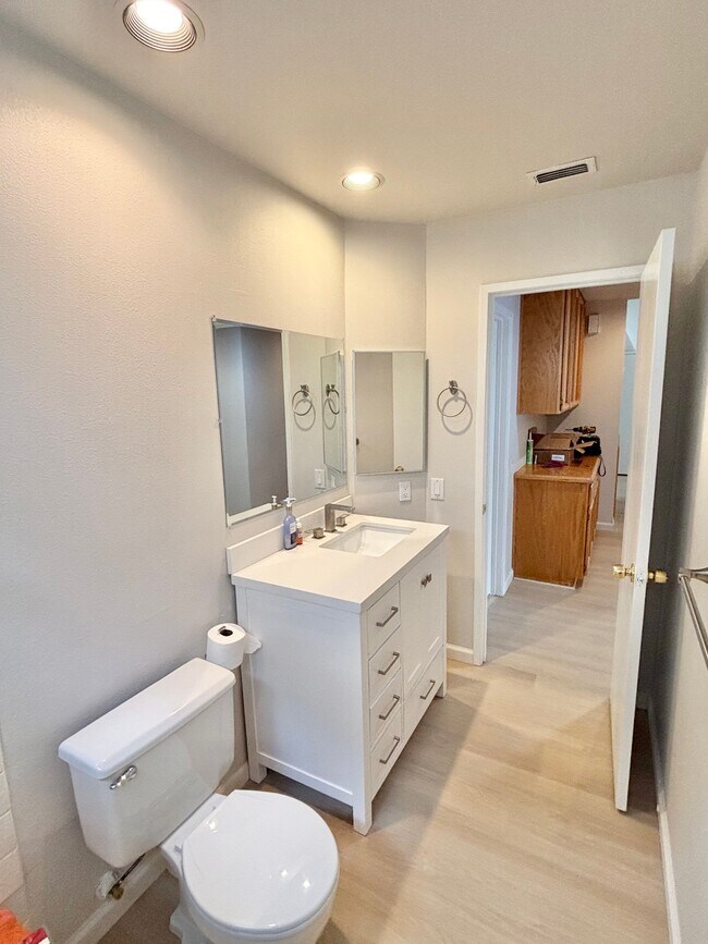Building Photo - 8079 Darien Cir