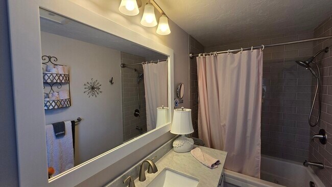 Building Photo - 533 Prospect St