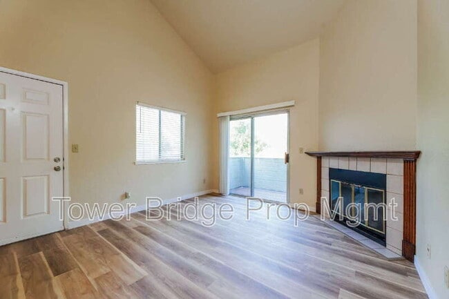 Building Photo - 1019 Dornajo Way