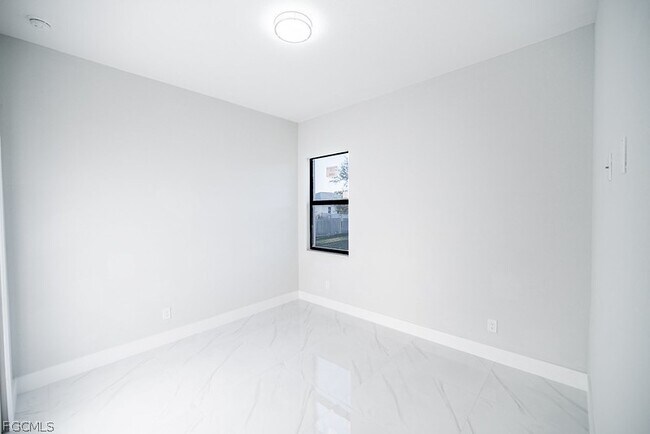 Building Photo - 3313 36th St SW