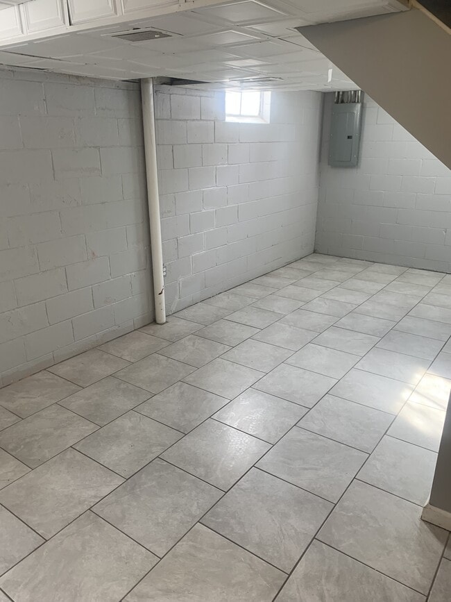 Building Photo - 6328 N 36th Ave