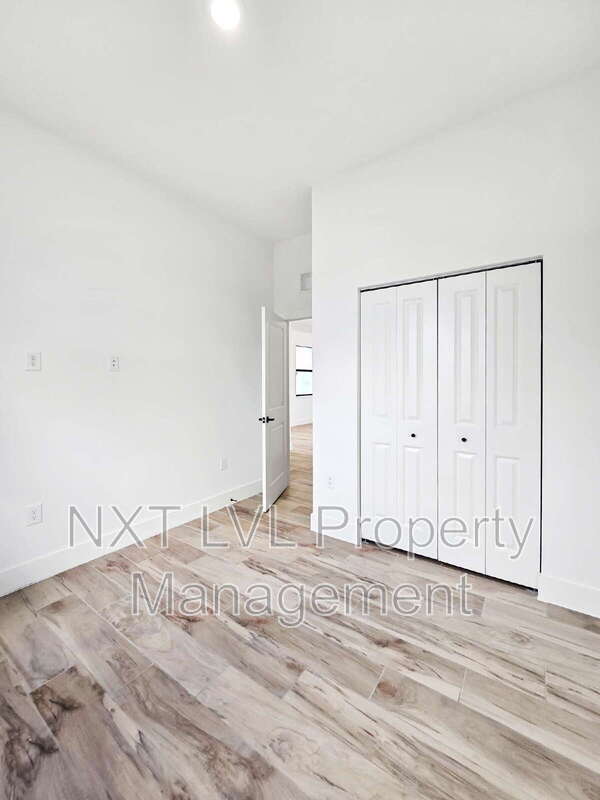 Building Photo - 4113 Kismet Pkwy W