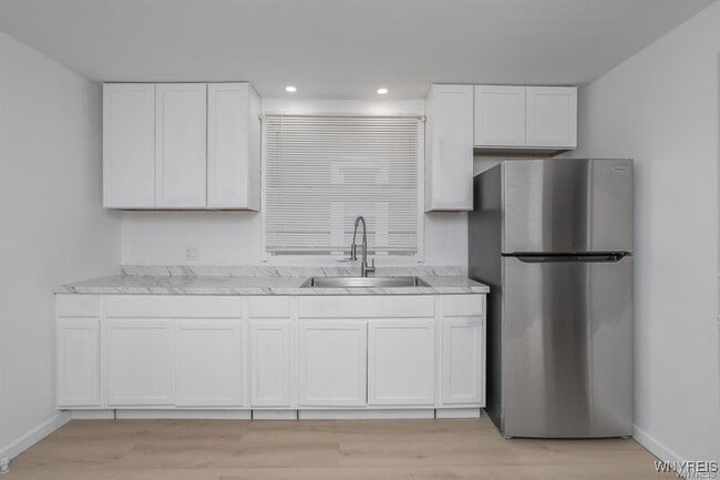 Building Photo - 109 6th Ave