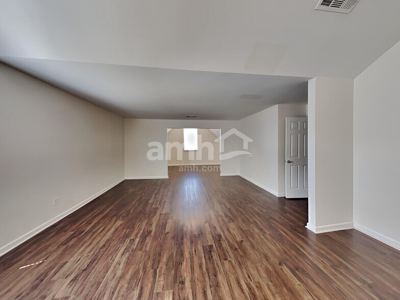 Building Photo - 412 Farmwood Way