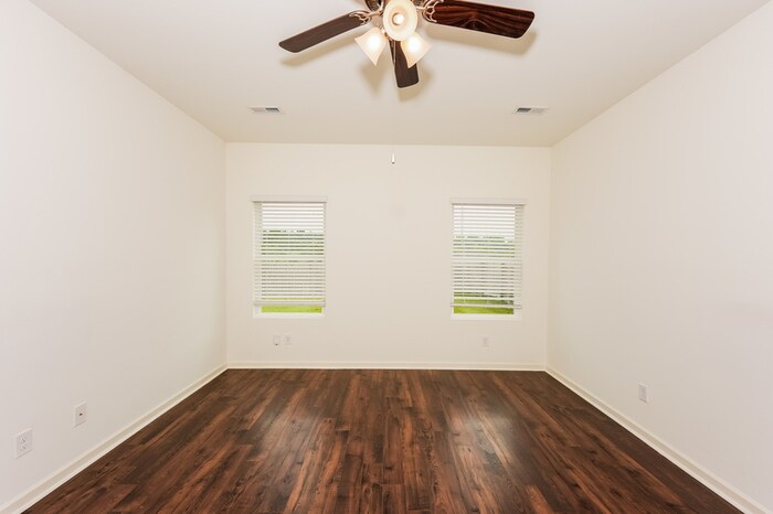 Building Photo - 5595 Timber Leaf Lp