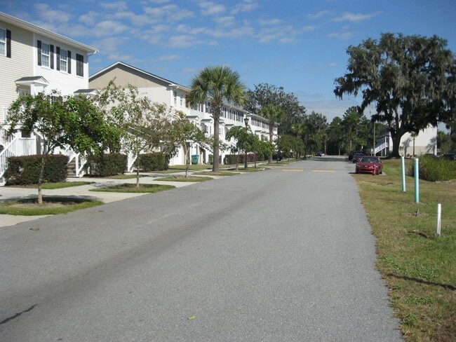 Building Photo - 323 Laurel Oak Ln