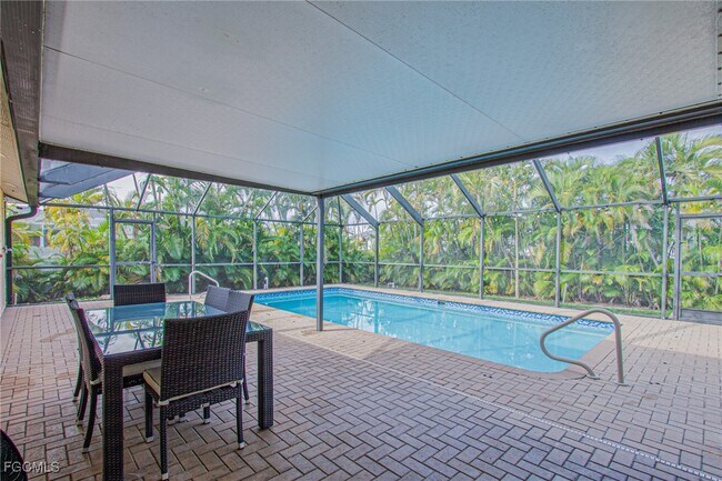 Building Photo - 2144 SW 19th Ave