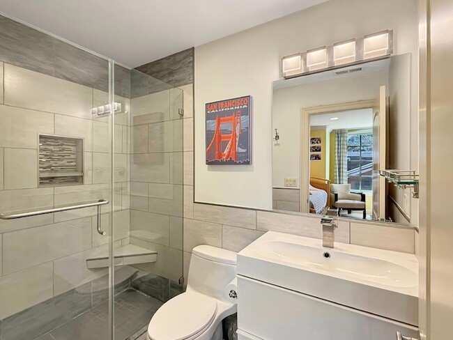 Building Photo - 1526 Hillview Dr