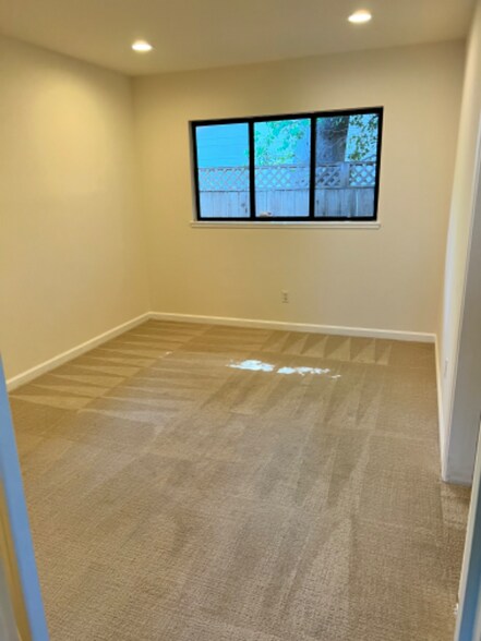 Building Photo - 419 Okeefe St