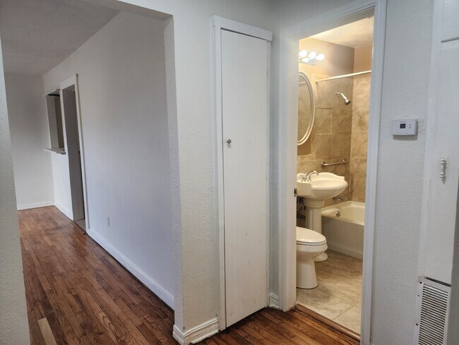 Building Photo - 1426 Maple Dr