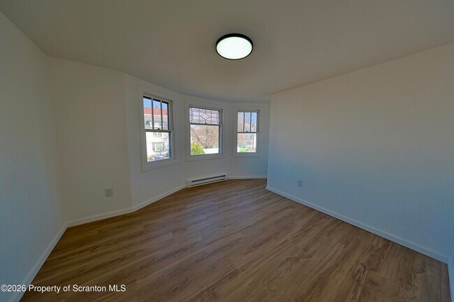 Building Photo - 318 W Main St