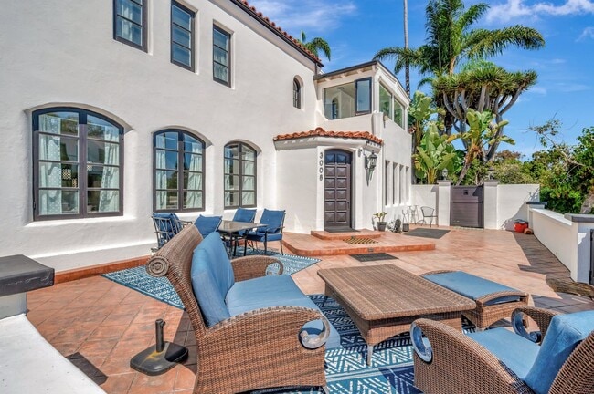 Building Photo - Luxury Bayside Living in Loma Portal with 5 bedrooms & 3 baths!