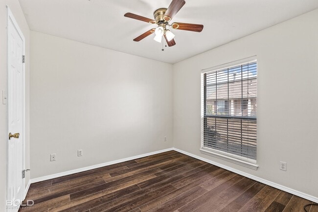 Building Photo - 5005 Longstreet Pl