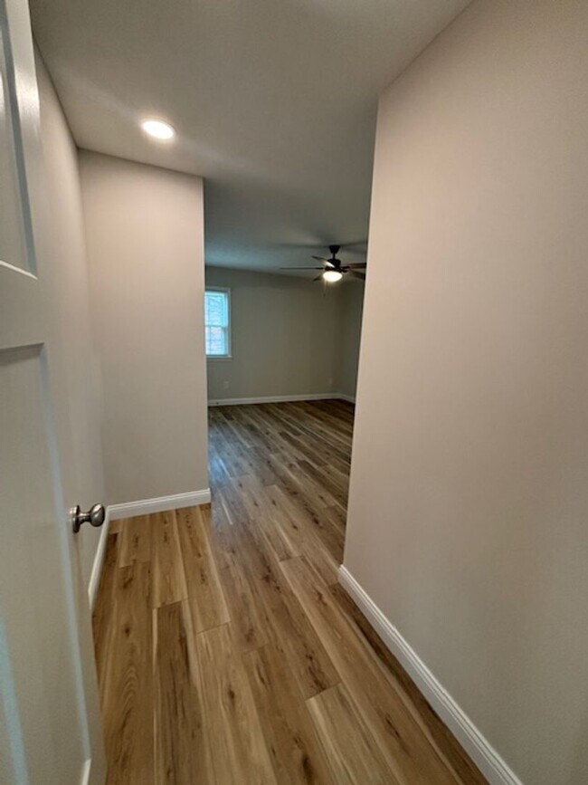 Building Photo - 395 W Crocus Dr