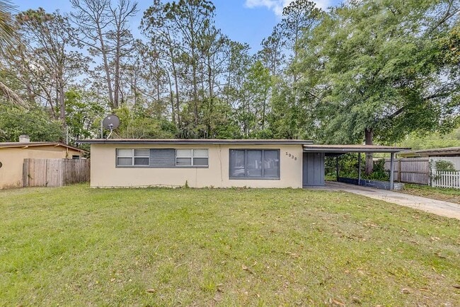 Building Photo - 1938 Monteau Drive