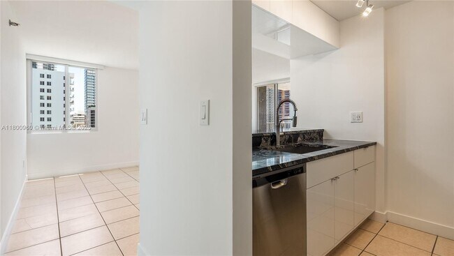 Building Photo - 850 N Miami Ave