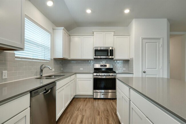 Building Photo - 200 Coventry Dr
