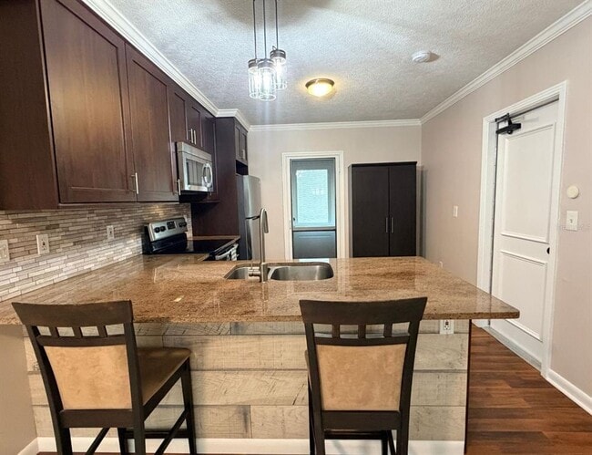 Building Photo - 5529 Magnolia Way