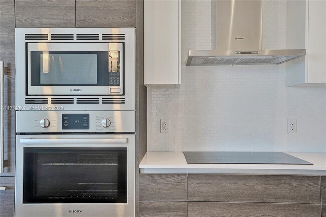 Building Photo - 301 Altara Ave