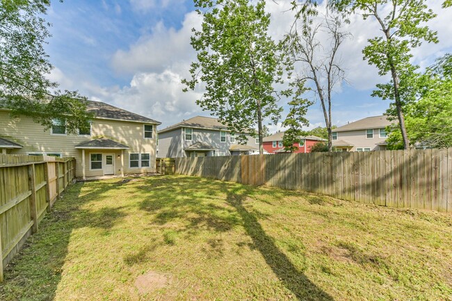 Building Photo - 914 Shady Ln