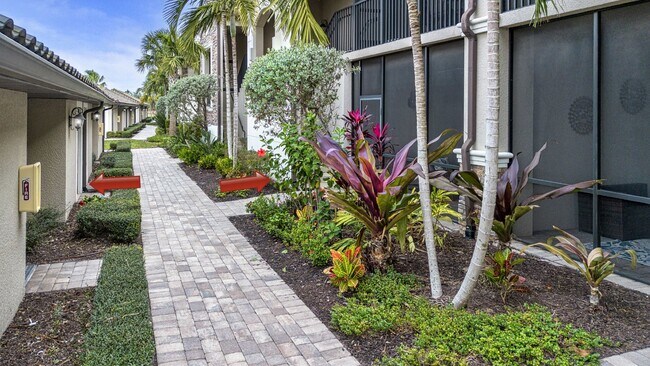 Building Photo - Like new 2BR, 2BA garage condo-Lakewood National