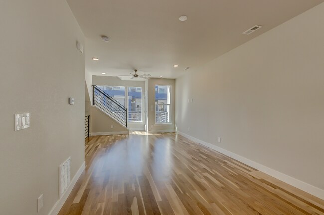 Building Photo - 1908 Hooker St