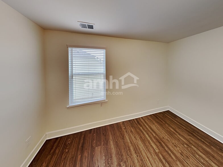 Building Photo - 4261 Longfellow Dr