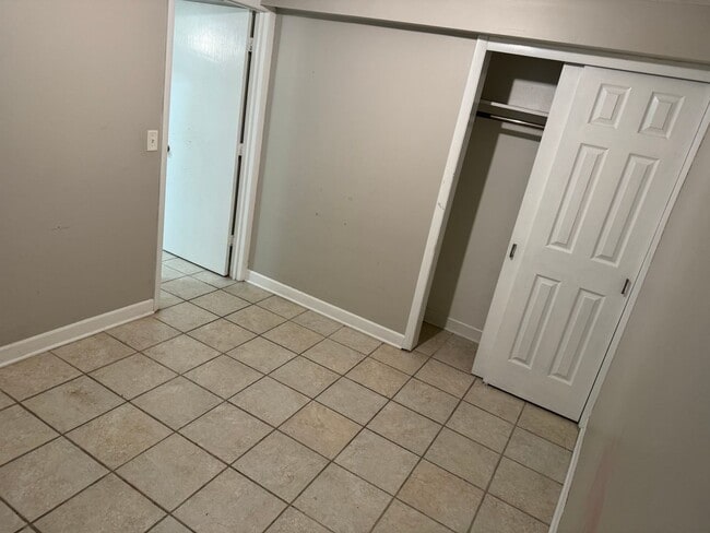 Building Photo - 5539 N Mango Ave