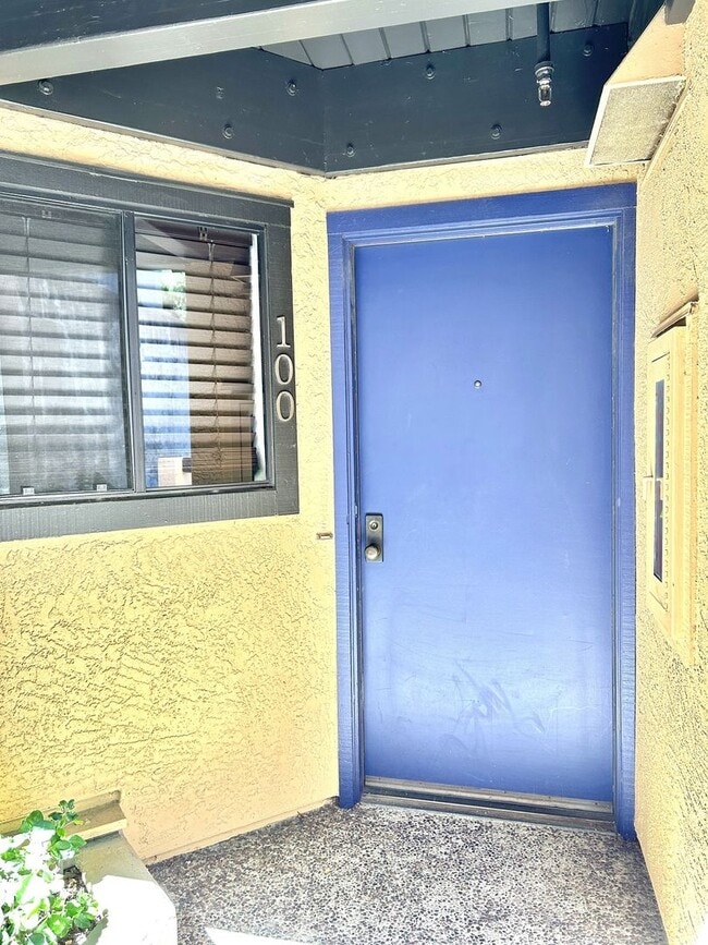 Building Photo - First-Floor 2-bedroom/2-bathroom Condo In San Carlos Available Now!