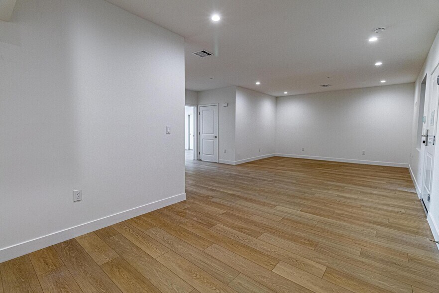 Building Photo - 3672 W Imperial Hwy