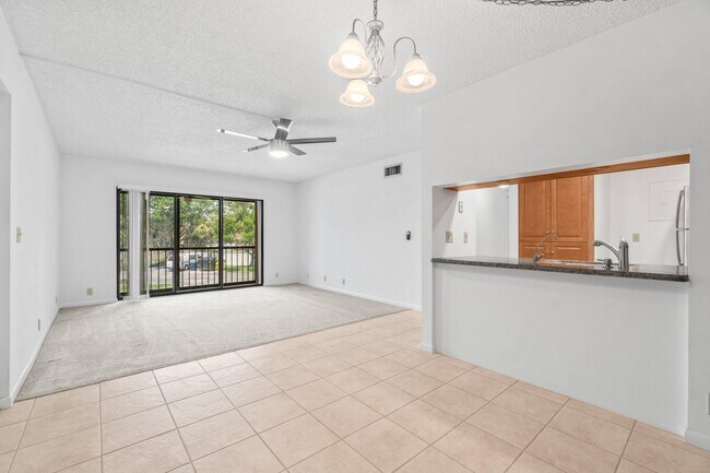 Building Photo - 811 Sky Pine Way