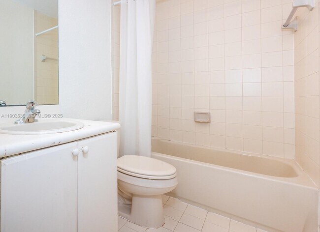 Building Photo - 2831 SE 15th Rd