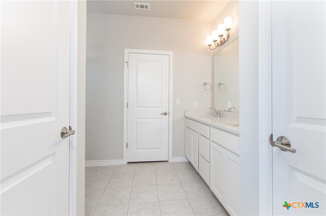 Building Photo - 121 Lafitte Dr