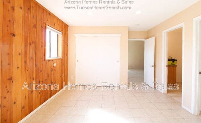 Building Photo - 801 E Halcyon Rd