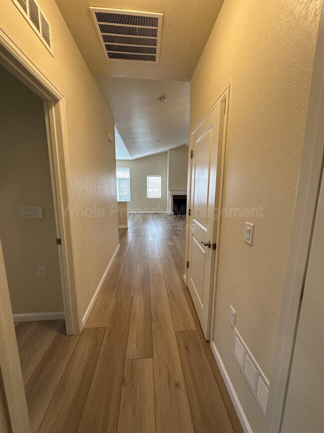 Building Photo - 12555 Monroe Dr