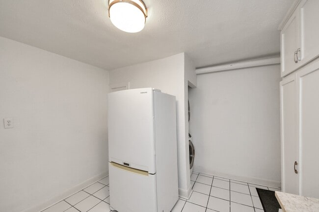 Building Photo - 2332 Sheridan St