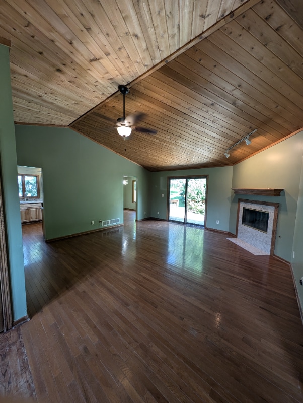 Building Photo - 1218 Point O'Woods Dr