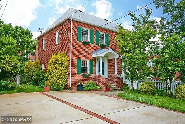 Building Photo - 4817 9th St N