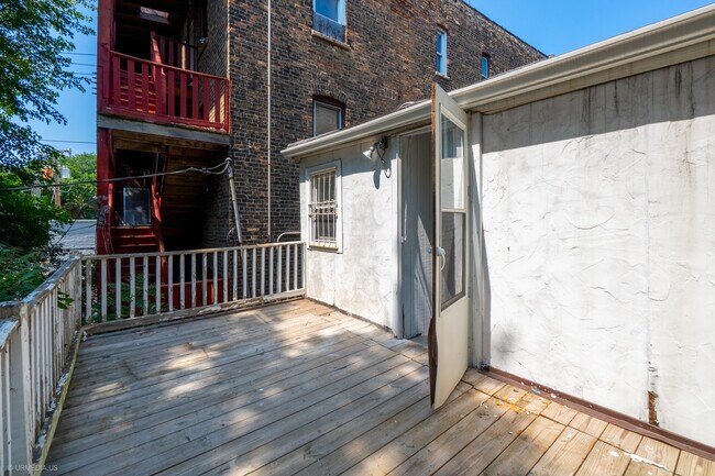 Building Photo - 2654 N Lincoln Ave